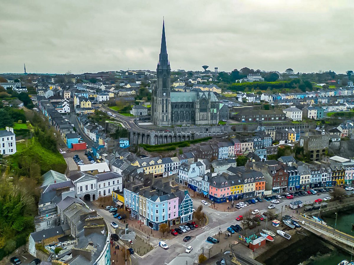 ThisIsIreland3's tweet image. Winter in Cobh has its own quiet  magic ✨ 

The streets are calmer, the harbour feels endless &amp;amp; there is time to really take it all in. No queues, no crowds, just sea air, soft light &amp;amp; views that seem to change by the minute 💚

📍East Cork 🇮🇪

📸 Commodore Hotel

#Cobh #Cork