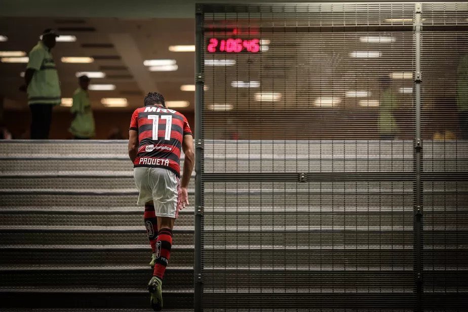 e quando o flamengo postar uma arte do paquetá descendo essas escadas