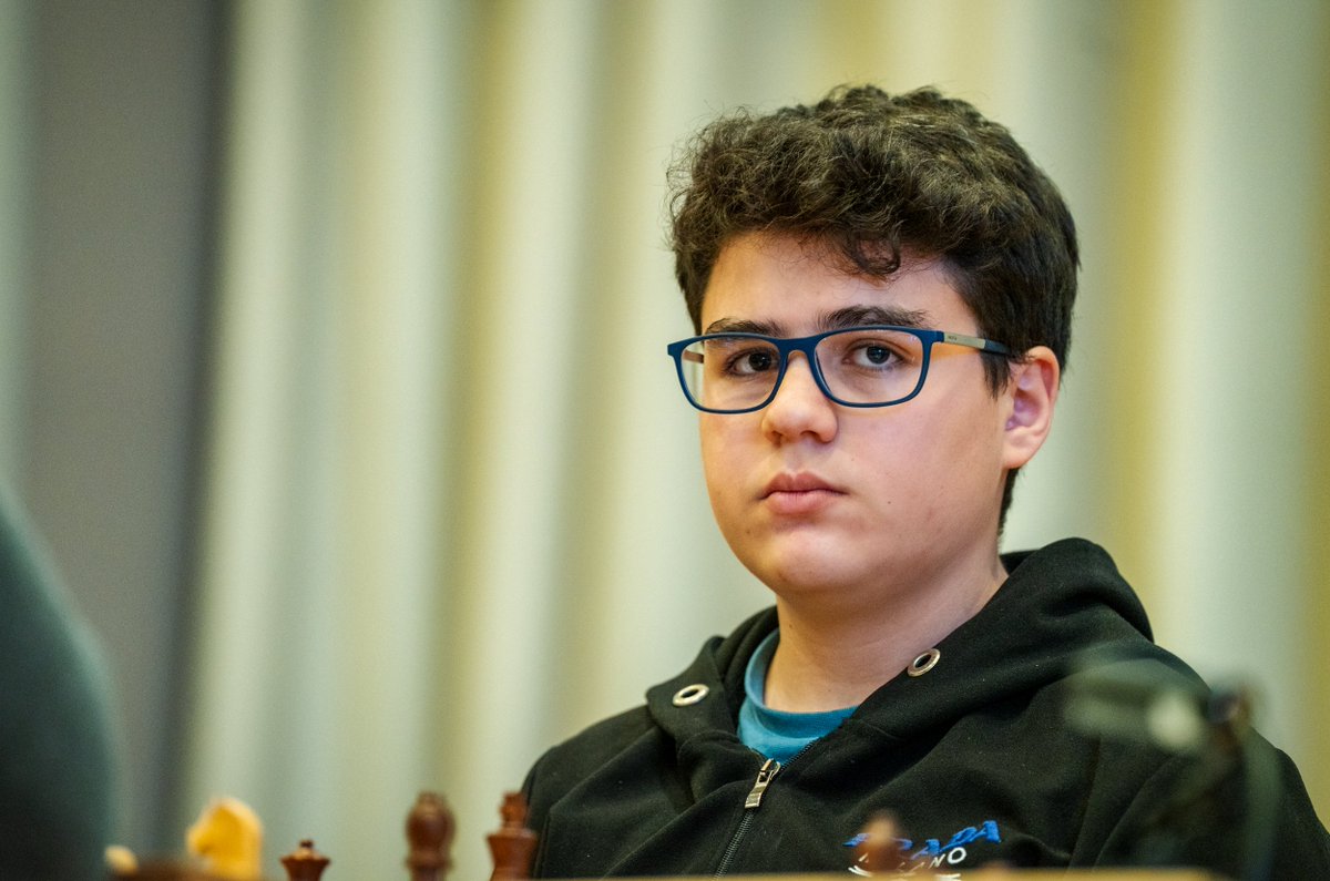 Yağız Kaan Erdoğmuş: 14 yaşında 2688 ELO ve dünyada 38. sırada!
Tamamen objektif; tarihin en iyi satranç oyuncusu geliyor.