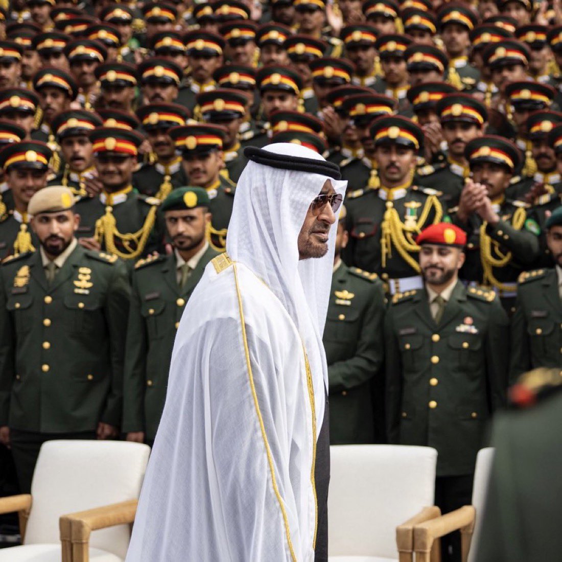 Bin3aBooD's tweet photo. حيّ الأسد بوخالد وحيّ السند
ياواقف بحرب اليمن خصمك قعد
لبوات ترضعنا الزئير من المهد
والشبل يطلع للأسد عزم ويلد
ما كل من يابت ولد يابت ولد
جينات في دم الأسود الكاسرة
القسورة من ظهر أبوه القسورة
شبل الأسد في مخلبه شق المهد
ما كـــل من يابـــــت ولــــد يابــت ولـــــــد
🫡🇦🇪

#محمد_بن_زايد 
#الامارات