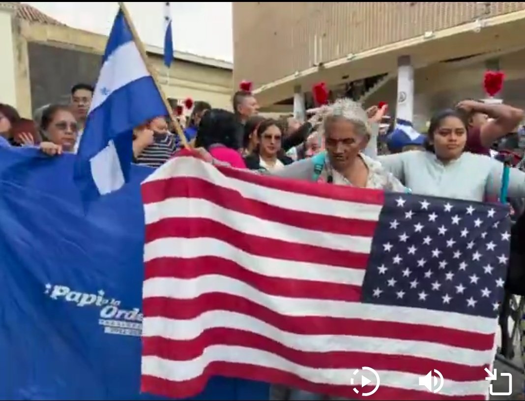 A cumplirle al pueblo <a href="/PNH_oficial/">Partido Nacional de Honduras</a> que ya no vamos a ocupar permisos de trabajo ni visa para ir a trabajar y pijiniar a la Yusa y que vamos a ser como E.U <a href="/titoasfura/">Papi a la Orden</a>