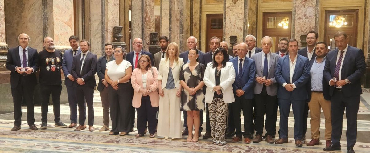 Una vergüenz + del partido n4zi d Uruguay: el <a href="/Frente_Amplio/">Frente Amplio</a> . Ellos: Bettiana Diaz Rey, Oscar Andrade, Ana Olivera, Carolina Cosse y todas las 🐀 del FA q marchan, convocan y manijean contra los judíos hoy haciéndose los sionistas buenos.