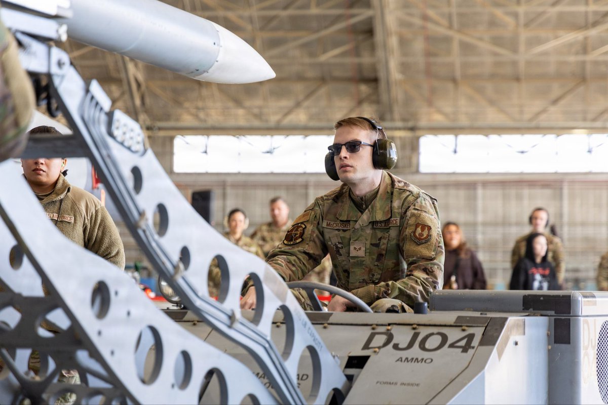 Edwards Air Force Base tweet media