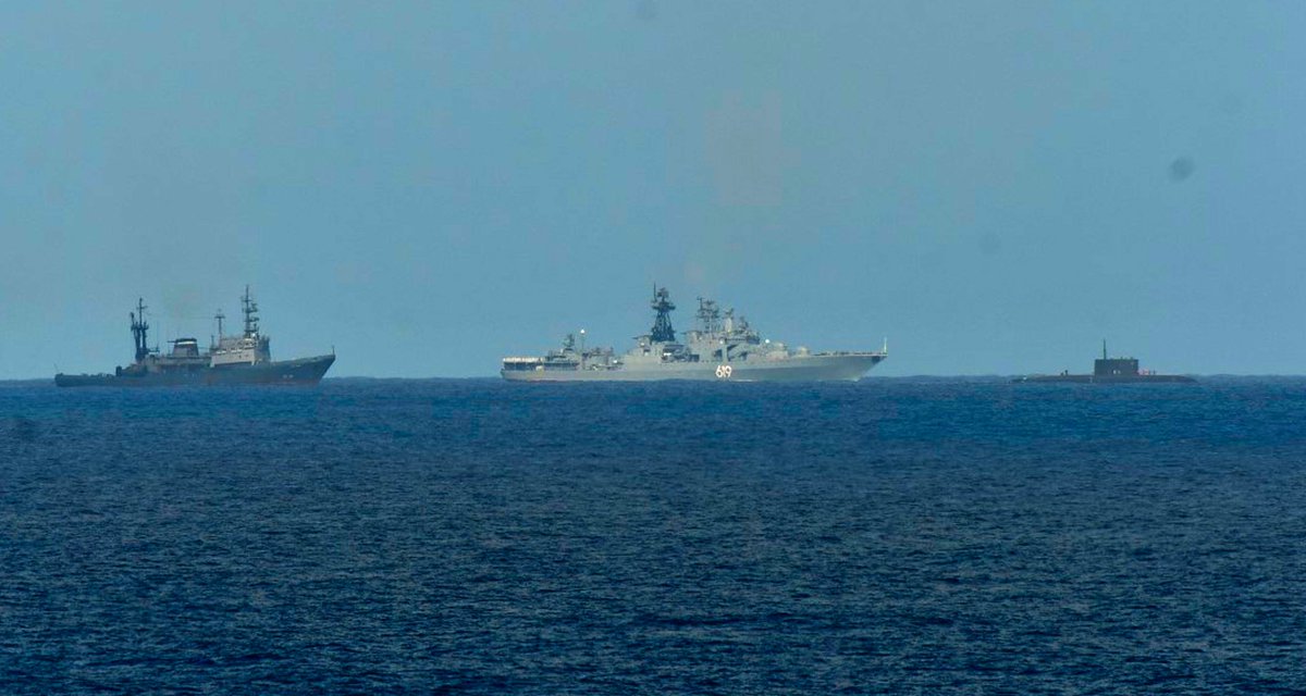 #russianarmy #NATO #shipping #Italia 
In the Mediterranean sea, the italian frigate #ITSVirginioFasan that's part of the permanent NATO naval group followed and monitored the Russian Kilo class #SubmarineKrasnodar, escorted by the Russian #DestroyerSeveromorsk.