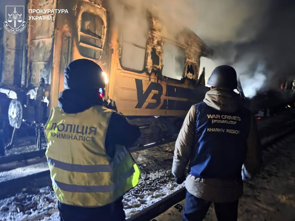 den_kazansky's tweet photo. In the Kharkiv region, the Russian army attacked a passenger train with 3 drones. 

There were 291 people inside. The drone operators clearly saw that it was a civilian train but attacked it. At least 3 people were killed.

This is terrorism. https://t.co/IsrKyoX4Fr