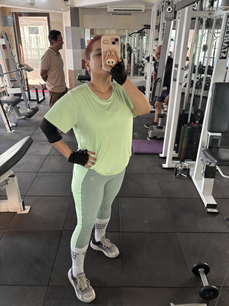 GalOutOfControl's tweet photo. #week51 of 💪🏻😭 https://t.co/AeXe3ks6Nu