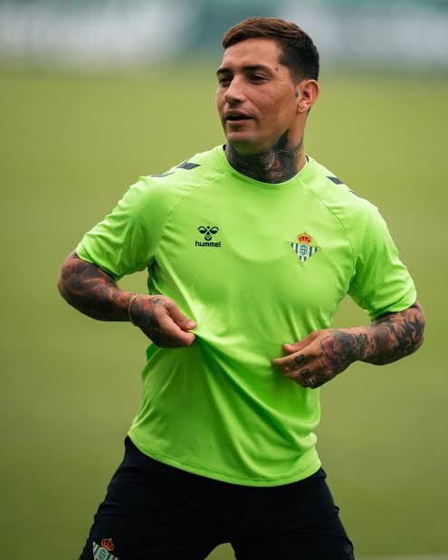 Se retomaron las conversaciones con el representante de CHIMY AVILA.

BOCA quiere saber cuales son las condiciones para sacarlo del BETIS.

BOCA ACELERA POR ESTE JUGADOR.