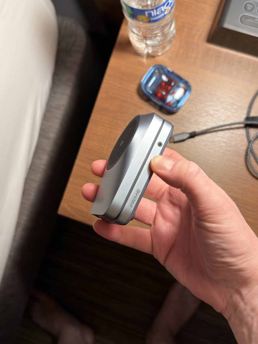 New Anker portable charger is a beast. 25W wireless charging on the go is a must for travel. They nailed it.