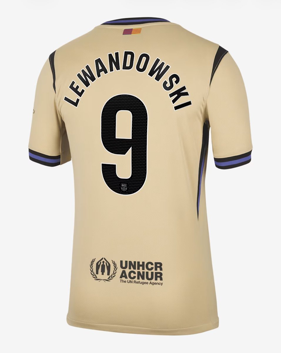 SNKR_TWITR tweet media