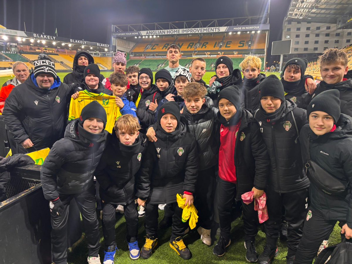 fkvz1903's tweet photo. A to nejlepší na konec. Viktoriáni ve svém druhém přípravném utkání na ostrovech nastoupili proti stejně starým klukům z @NorwichCityFC a po výborném výkonu vybojovali zaslouženou remízu 2:2! 🤍❤️
A pak šup na zápas Championship a na Matěje JURÁSKA!
#U14 #mladez #Anglie https://t.co/Q8k34KFrtU