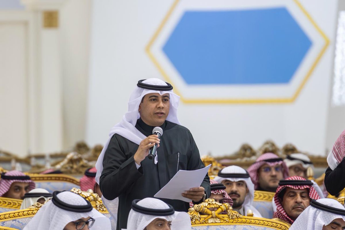 AljoufSA's tweet photo. وتضمّن اللقاء عرضًا قدّمه رئيس تجمع الجوف الصحي الدكتور حمود بن فهد الشمري، استعرض خلاله أبرز ملامح تطوير الخدمات الصحية الحكومية بالمنطقة، والتوسع في التخصصات الدقيقة والمراكز المتخصصة، ودورها في تقليل الإحالات الطبية إلى خارج المنطقة. https://t.co/gdBtgRrijX