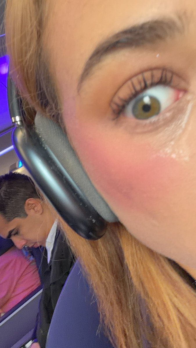 Felicidades al tipo que me aguanto 2 horas llorando en el avión, muy amable