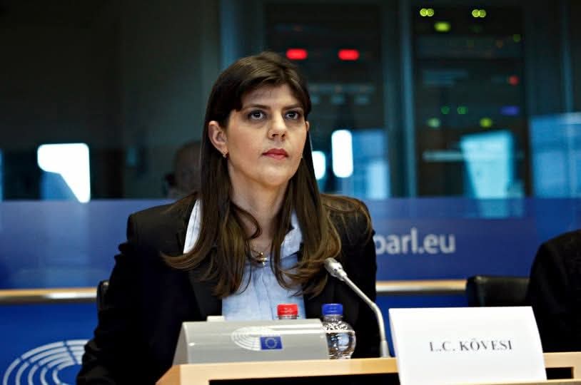 Ова е државната обвинителка Лаура Ковеси од Романија која сруши две Влади и стави зад решетки над 600 политичари, над 30 директори, судии, обвинители и корумпирани премиери.

Нејзината најпозната изјава:
„Не ја вршам оваа работа за себе, ја работам оваа работа за мојата земја“ 👏