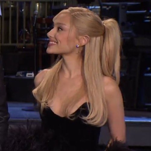 ArianaWorldHQ's tweet photo. Ariana Grande when asked if she likes being blonde:

“I do love being a blonde. I loved it. I’d love it again someday.” https://t.co/3o9Udz6cx6