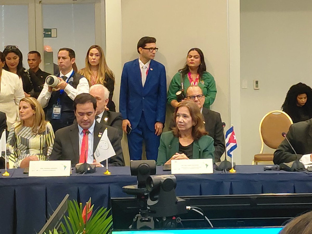 Orestes_PP's tweet photo. Preside @anamarianpp vicepresidenta de la @AsambleaCuba  #Cuba 🇨🇺, la delegación de nuestro país a la Cumbre Parlamentaria de América Latina y el Caribe, que tiene lugar en #Panamá 🇵🇦. https://t.co/7jolw0J0on