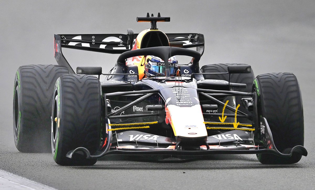 Looks like #F1 #RedBullRacing #RB22 join the multi-link lower “wishbone” party…