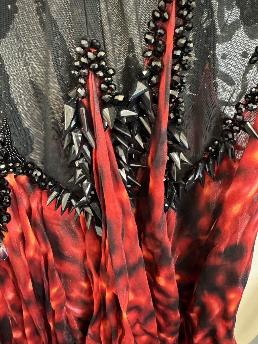 onauratoutvu's tweet photo. When couture meets character ✨
Ashley Park shines as Mindi in Emily in Paris, wearing the iconic Couture SS 2012 High Light Fire red &amp; black dress by On Aura Tout Vu.
Design by Livia Stoianova &amp; Yassen Samouilov.
#onauratoutvu #emilyinparis #netflix #ashleypark #mindi #couture https://t.co/odbQL8umoZ