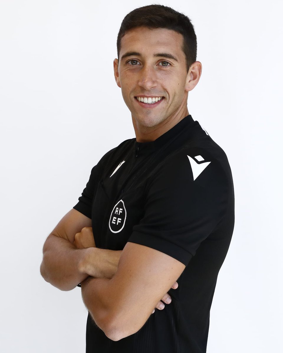 Volviendo al tema del arbitro de ayer, ya que nadie de la <a href="/CyDLeonesa/">Cultural y Deportiva Leonesa</a> lo va a hacer. Pongamosle nombre y apellidos, el colegiado Gorka Etayo  Herrera. Voy a repasar todos los grises que como siempre cayeron del lado contrario: 

🟨 Amarilla a Calero en el minuto 26' en una falta