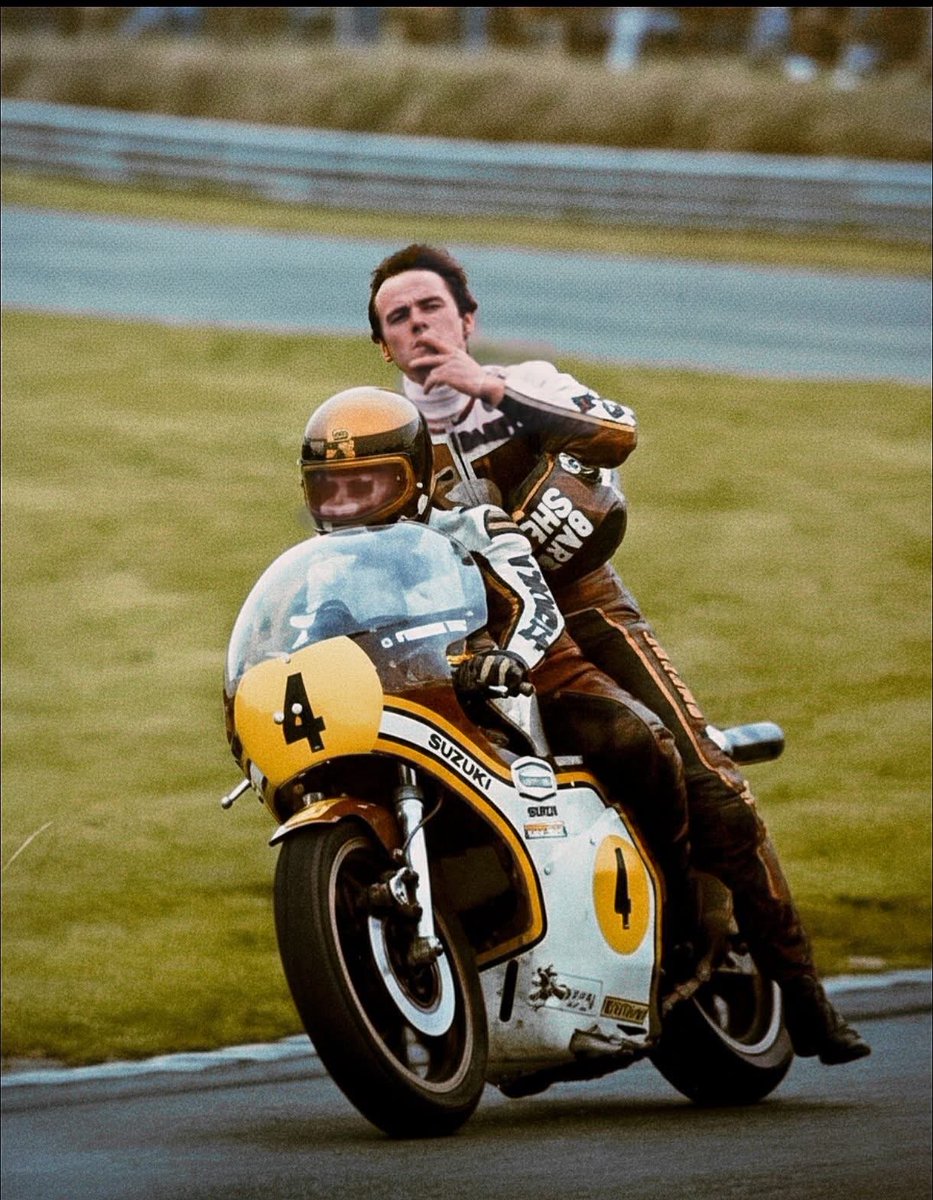 1976 #MotoGP
John Newbold 🇬🇧 &amp; Barry Sheene 🇬🇧