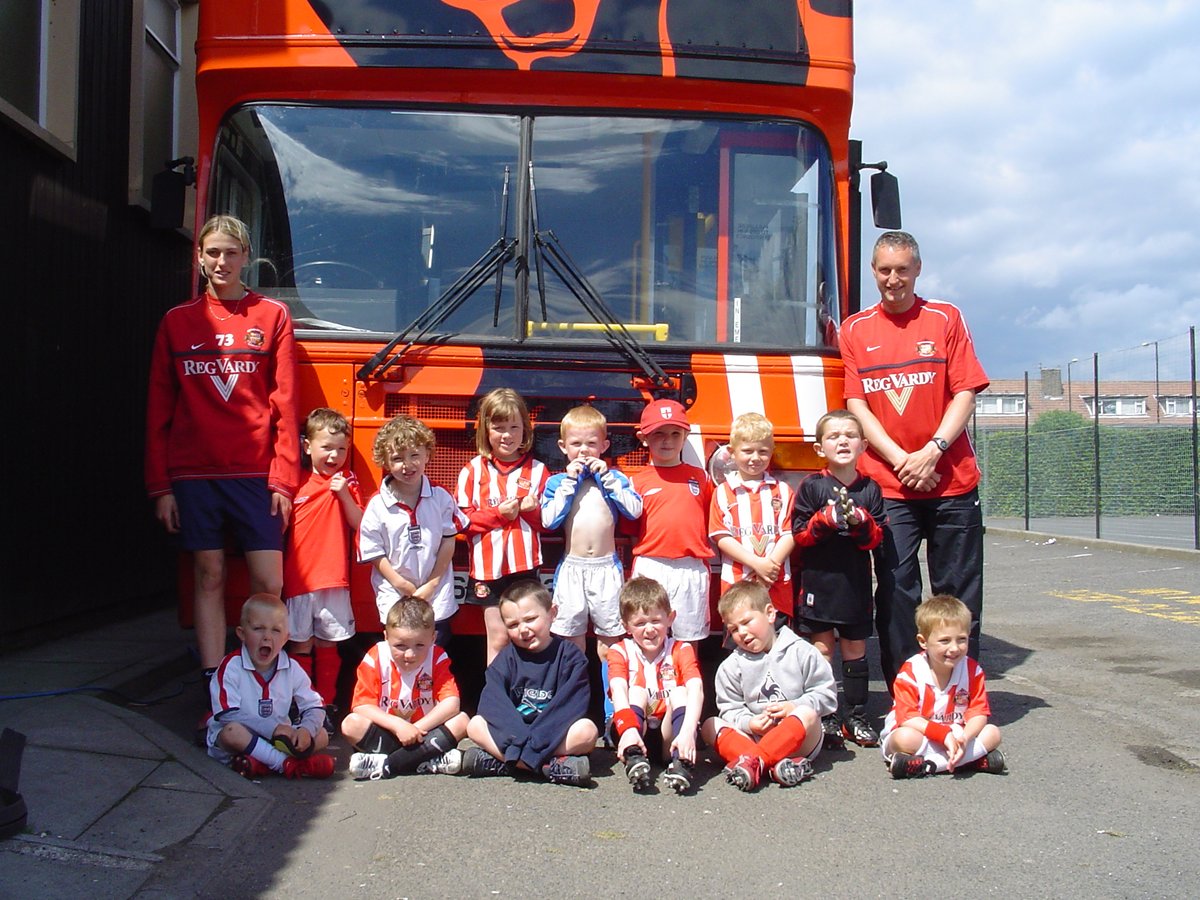 SAFCFoL's tweet photo. ๐ช๐ต๐ฒ๐ฟ๐ฒ ๐ถ๐ ๐ฎ๐น๐น ๐ฏ๐ฒ๐ด๐ฎ๐ป ๐ฆโฎ๏ธ
๐๐
As we celebrate 25 years of the Foundation, every Tuesday weโre looking back on some of the unforgettable moments from our journey.
After her recent visit to the @BeaconofLight, we've got a #FoL25 @JillScottJS8 throwback ๐ธ
Can you spot a young Jill coaching at our Football Holiday Camps back in 2004? ๐