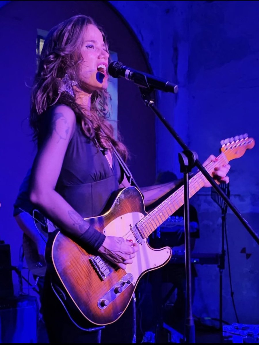 Ana Cañas tweet media