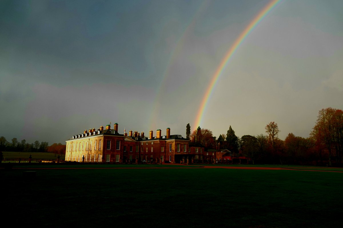 AdeysAlthorp's tweet image. Althorp House 16.05 this afternoon just after the rain, hail and sleet!
Conservation@althorp.com 
#rainbows