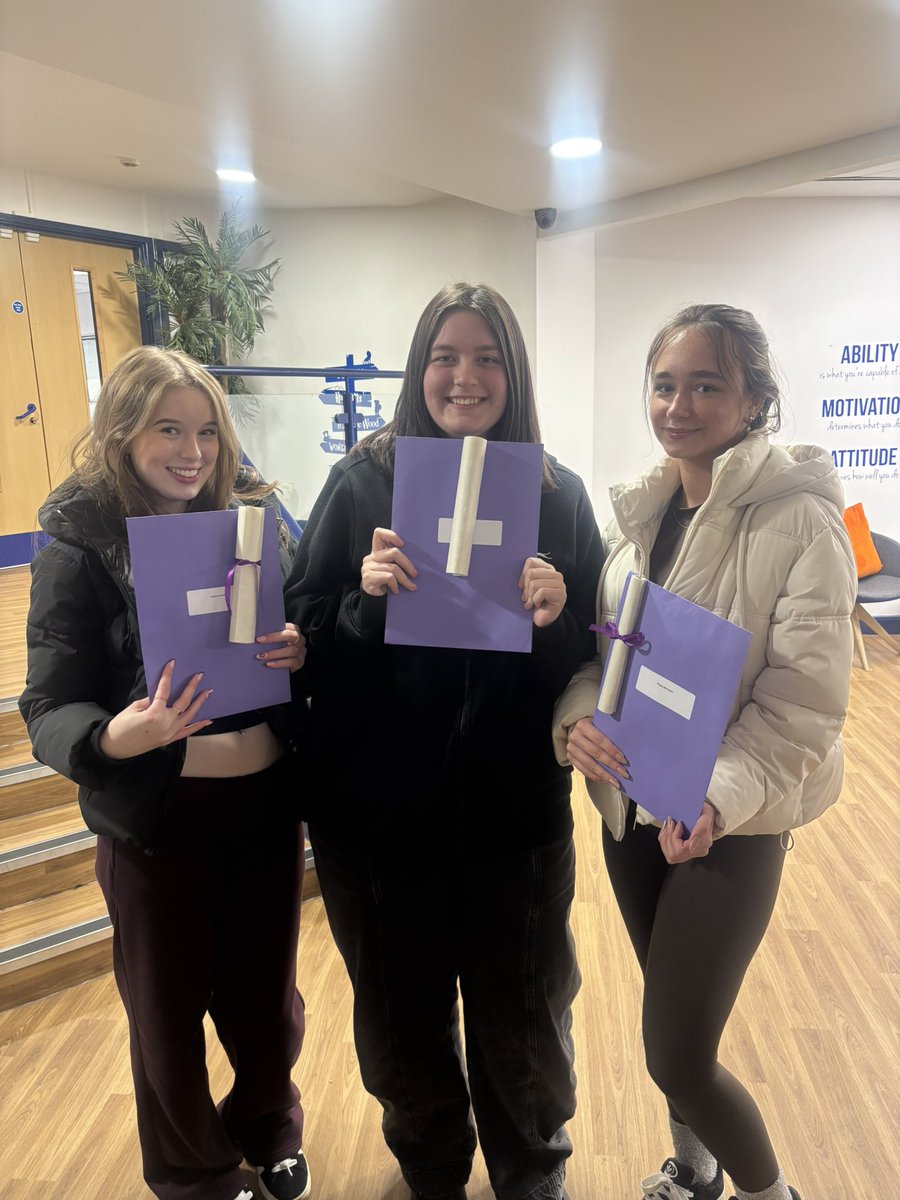 BlessedCarloA's tweet photo. We welcomed back our class of 2025 students to collect their GCSE certificates and celebrate their successes. ✨
#classof2025 #family #proud
@StJosephCMAT https://t.co/xyo3QhgvmL