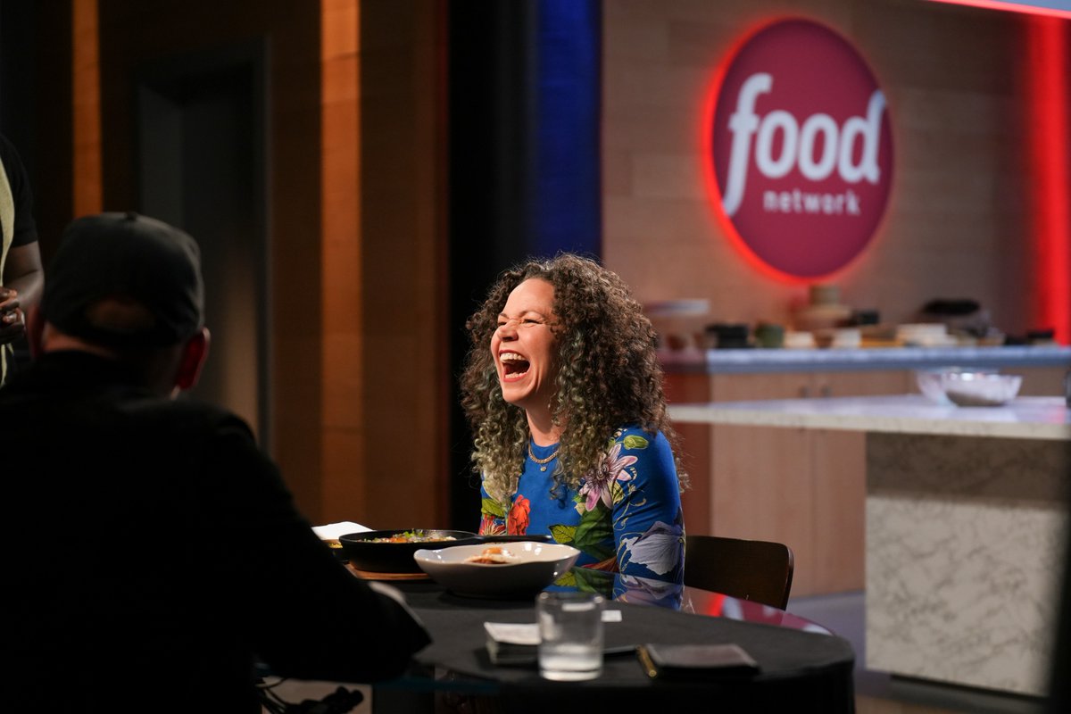 FoodNetwork's tweet photo. Get ready for 24 times the fun on #WildcardKitchen when the hosts of #24In24: Last Chef Standing, @chefsymon + @choibites, are joined by Season 2 winner @chefsawyer for a round of late-night culinary poker ♥️♣️ Tune in tonight @ 9|8c! https://t.co/RLvpTt6bPS