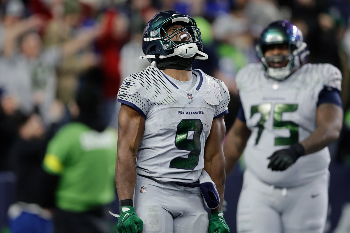 The Seahawks are down by 4 on the 1-yard line with 26 seconds left in the Super Bowl...

What should they do? 🤔

❤️ Slant to JSN 
🔁 Give the ball to Kenneth Walker