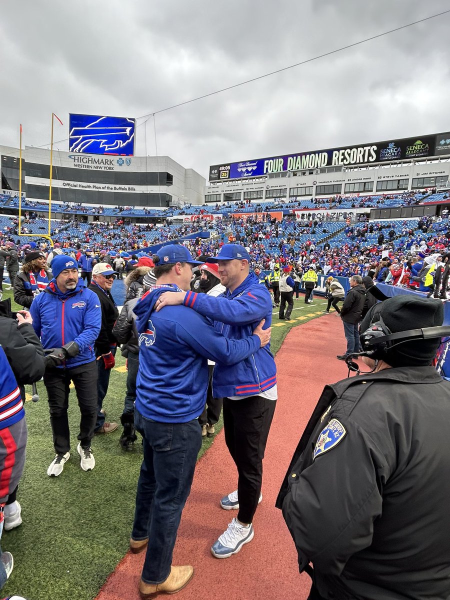 DudeBailey's tweet photo. Look Great, Feel Great, Dominate. 

Congrats @CoachJoeBrady https://t.co/WTWkEMC4vl