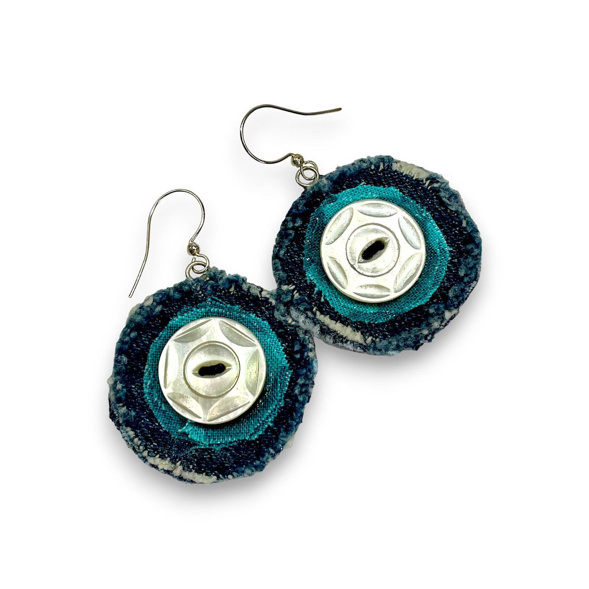 BluKatDesign's tweet image. Color of the year! Upcycled Denim Circle Earrings in  Patina Blue or Purple with vintage Mother of Pearl buttons - Etsy buff.ly/cMvVS1B 🩵 #patinablue #coloroftheyear #upcycledjewelry