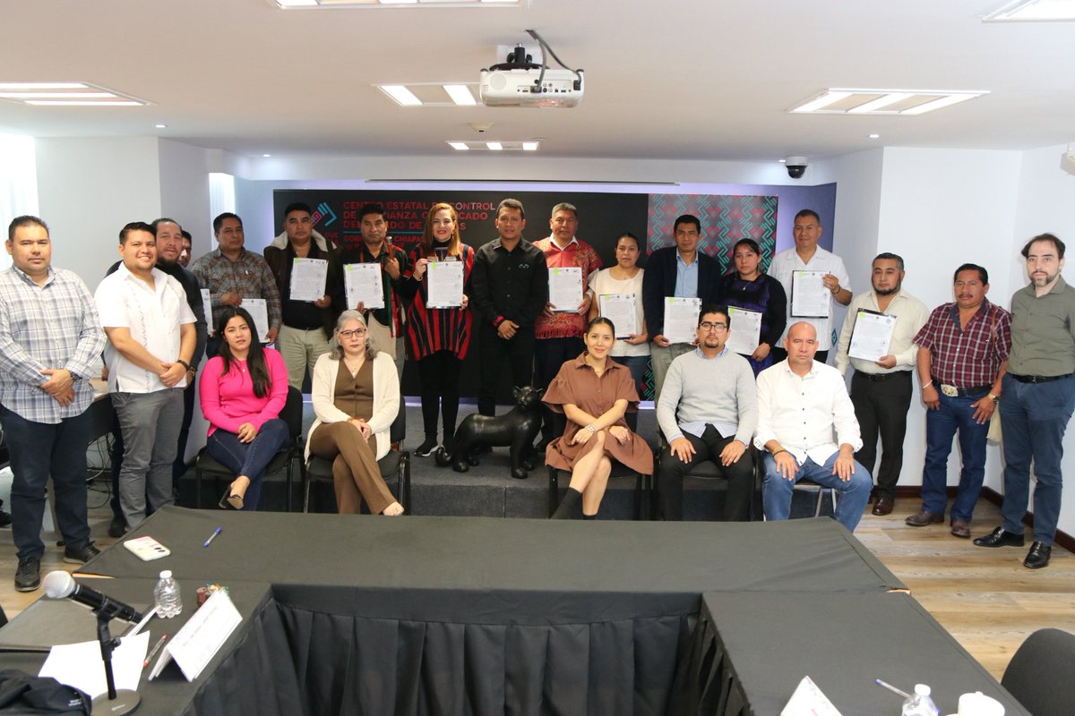 Ceccc_chis's tweet photo. Como parte de las acciones para fortalecer las instituciones de seguridad pública , el CECCC, a través de su director general, el Mtro. Pepe Llaven, celebró la firma de convenios de coordinación con los H. Ayuntamientos munipales que comprenden la Región II Altos. https://t.co/ju8jJ29feN