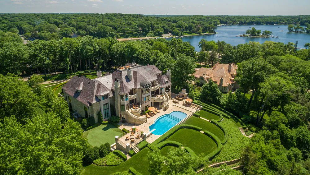 _ExclusiveThing's tweet photo. Exterior elegance: landscaping and facade design for ultra-luxury estates 
The exterior of a luxury mansion sets the tone for the entire property. Curb appeal is crucial, especially when attracting high-profile buyers or making a statement in elite neig...
https://t.co/dt8bz8Z3zG https://t.co/X5TDIp0qlF