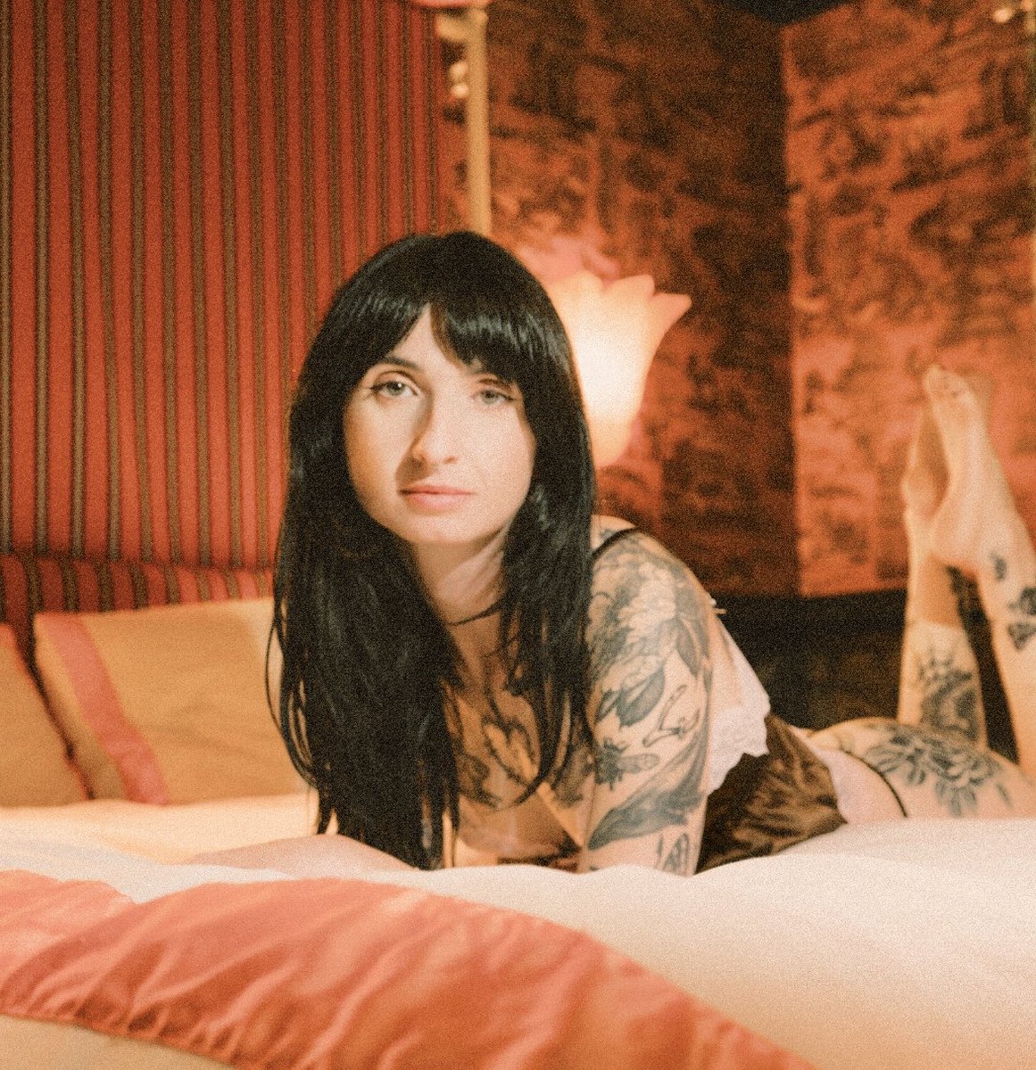 POV you’re falling in love with me in a hotel room in the 1920s and we share a cigarette as jazz softly reverberates through the room from the gramophone