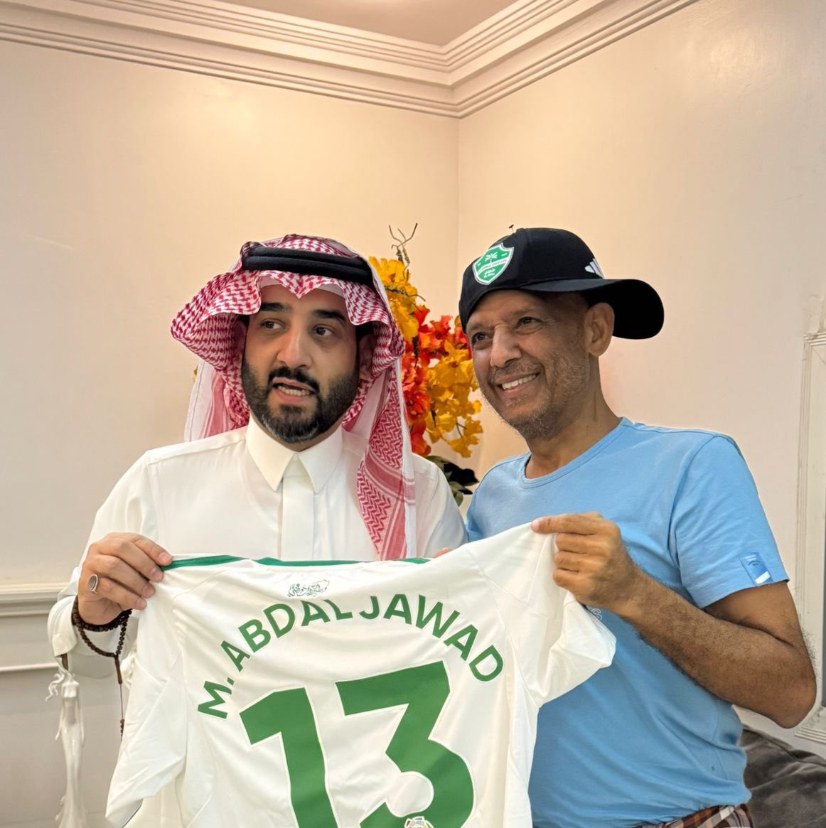 samialqorashi's tweet photo. مبادرة رسمية رائعة من ادارة شركة النادي الاهلي 
محمد عبدالجواد يستاهل ونسأل الله له الشفاء وان نفرح بسلامته 
اللهم اشف حبيبنا الغالي محمد عبدالجواد شفاء لا يغادر سقم https://t.co/mBiSVeiMm4