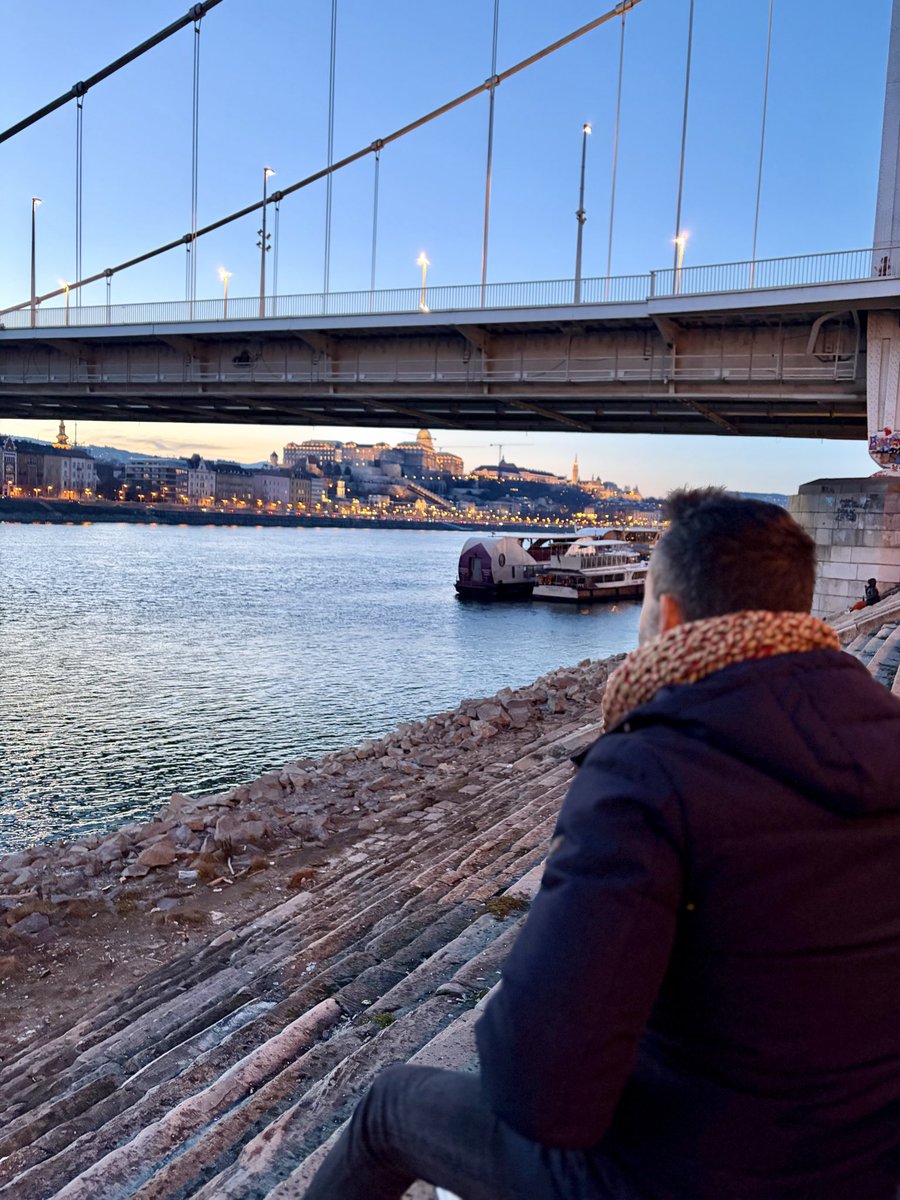 Alvaronavalu's tweet photo. #budapest https://t.co/UF0Gnvv4s9