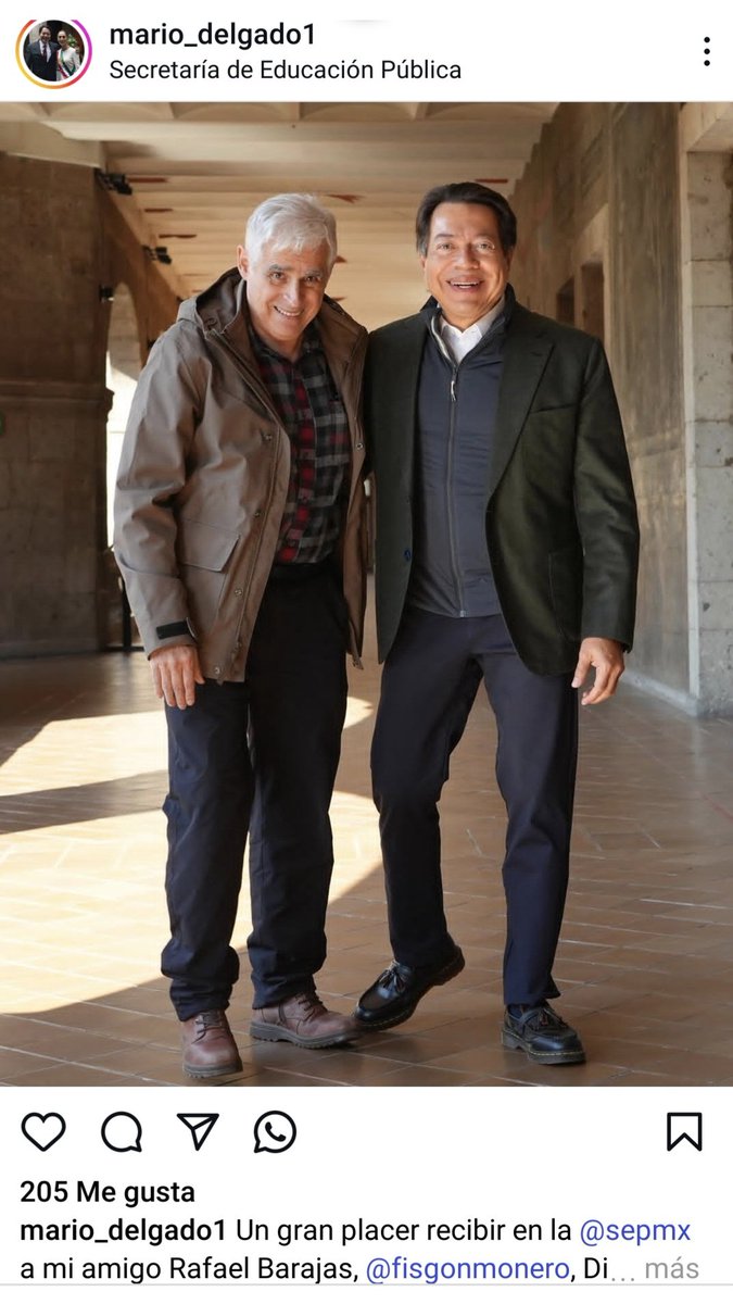 Arouet_V's tweet image. Mario Delgado recibe al Fisgón y deja claro que gobierno y partido son lo mismo (así como en el PRI de los 70). Lo hace con todo cinismo y porque puede, en horario laboral.

@mario_delgado debería estar siendo investigado por el huachicol tradicional y el @fisgonmonero debería…