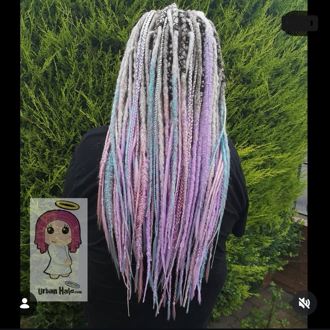 Urban_Halo's tweet image. Day 2 of tax return week (or the procrastination thereof!) brings another favorite set of #dreadextensions!

An ombre full texture mix in silvertone white to mixed pastels. Love it! 🤍🩷💜🩵😇

Urbanhalouk #dreadlocks #dreads #locs #pastelhair