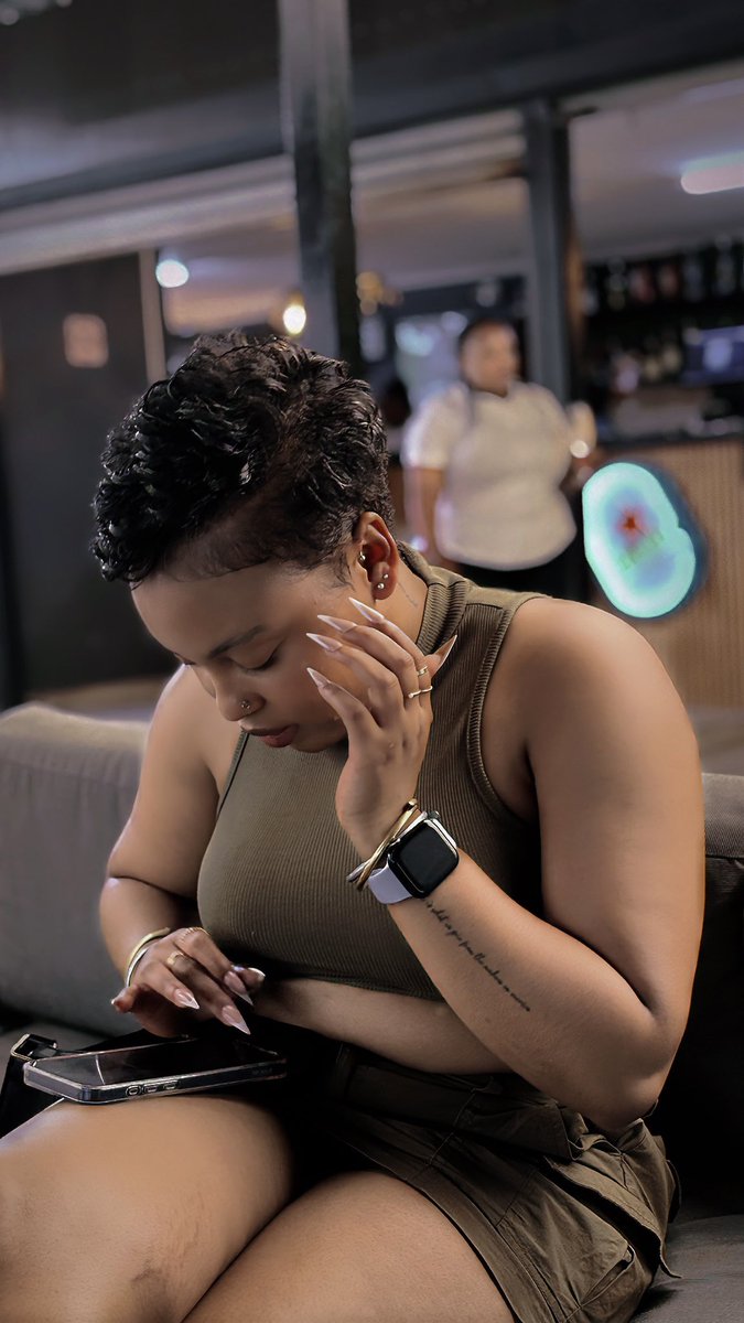 _herthoughts1's tweet image. i don’t regret cutting my hair 🫦