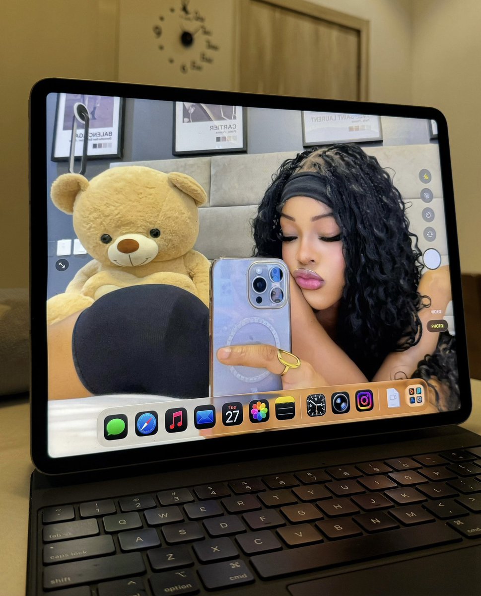 Giving you something to dream about 🖤👸🏻