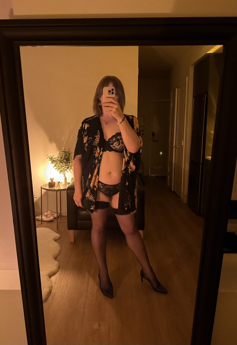 carolineinvic's tweet photo. Vancouver lovers, I’ll be in #YVR tomorrow and Thursday and my schedule is filling quickly. Who’s up for dinner and or some naughty fun? 236-969-1503 or more info at https://t.co/HUS46C3wus

Let’s fill my calendar (and me)! 💋 https://t.co/f7DqgckZsc