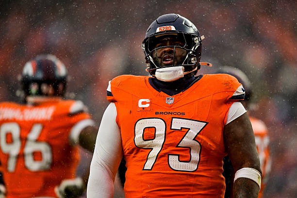 DailyNFLStats1's tweet photo. Defense:
Christian Gonzalez:
1 Interception
1 Sack
1 Pass Deflection
6 Total Tackles
1 TFL

DJ Jones:
1.5 Sacks
2 QB Hits
6 Total Tackles
2 TFL https://t.co/wdjti6QeDL