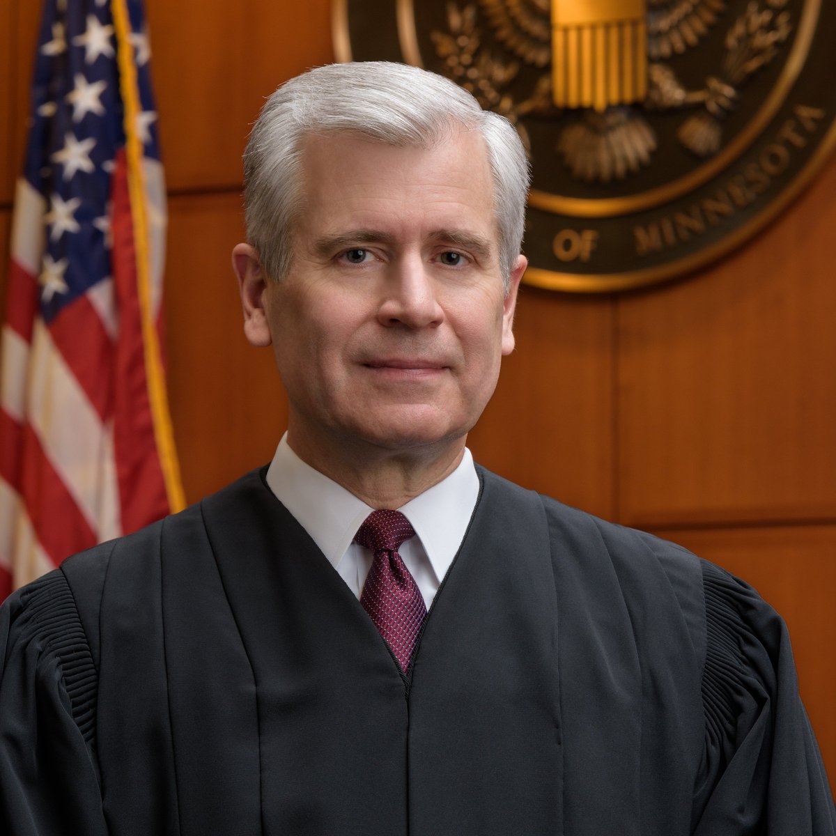 EricLDaugh's tweet image. 🚨 HOLY SMOKES. Minnesota federal Judge Patrick Schiltz is a DONOR and VOLUNTEER for the pro-illegal alien Immigrant Law Center...

...and is the same judge who shielded DON LEMON from accountability after storming the church, AND is threatening to hold ICE Director Todd Lyons in…