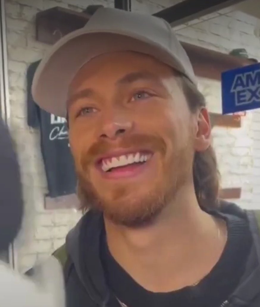 Nadie me hará creer nunca que Aldo está harto de Aaron; cuando a Aldo se le dibuja una sonrisa inmediata solo al escuchar su nombre 😌🔥