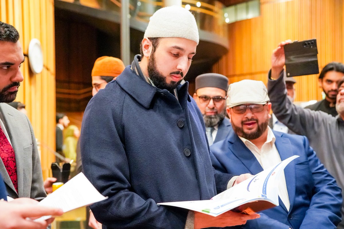 OSLO, NORWAY: Pictures highlight of the Mawlid Conference 2026 held in Oslo.

Shaykh Hammad Mustafa al-Madani al-Qadri visited the Mawlid Bazar and Exhibitions as well as meeting event participants.

Shaykh Hammad Mustafa Qadri also delivered his keynote speech titled ‘In the