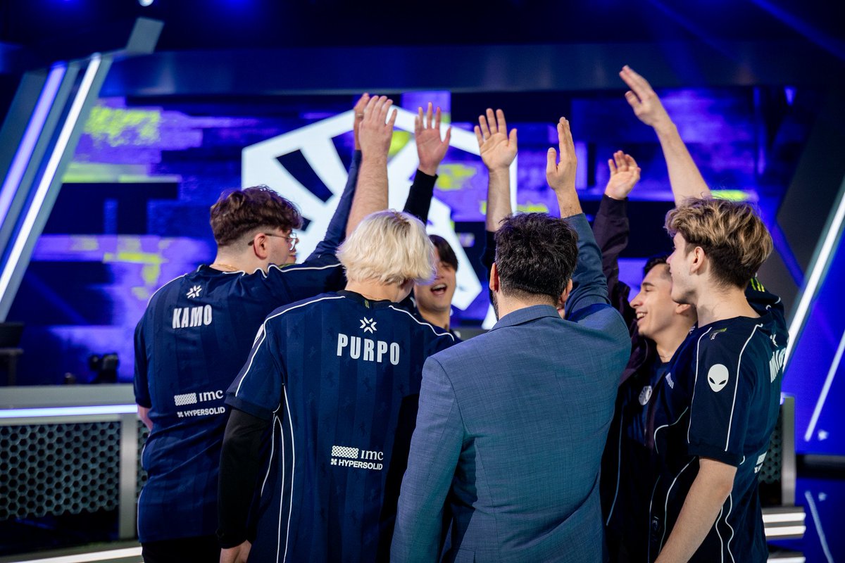 ʟɪǫᴜɪᴅ ʏʌᴏᴛᴢɪN.神 tweet media