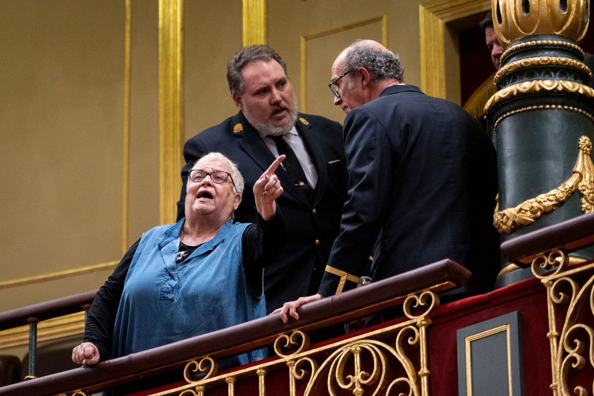 AntnMartnLpez1's tweet image. Esta señora tiene más dignidad que las tres derechas