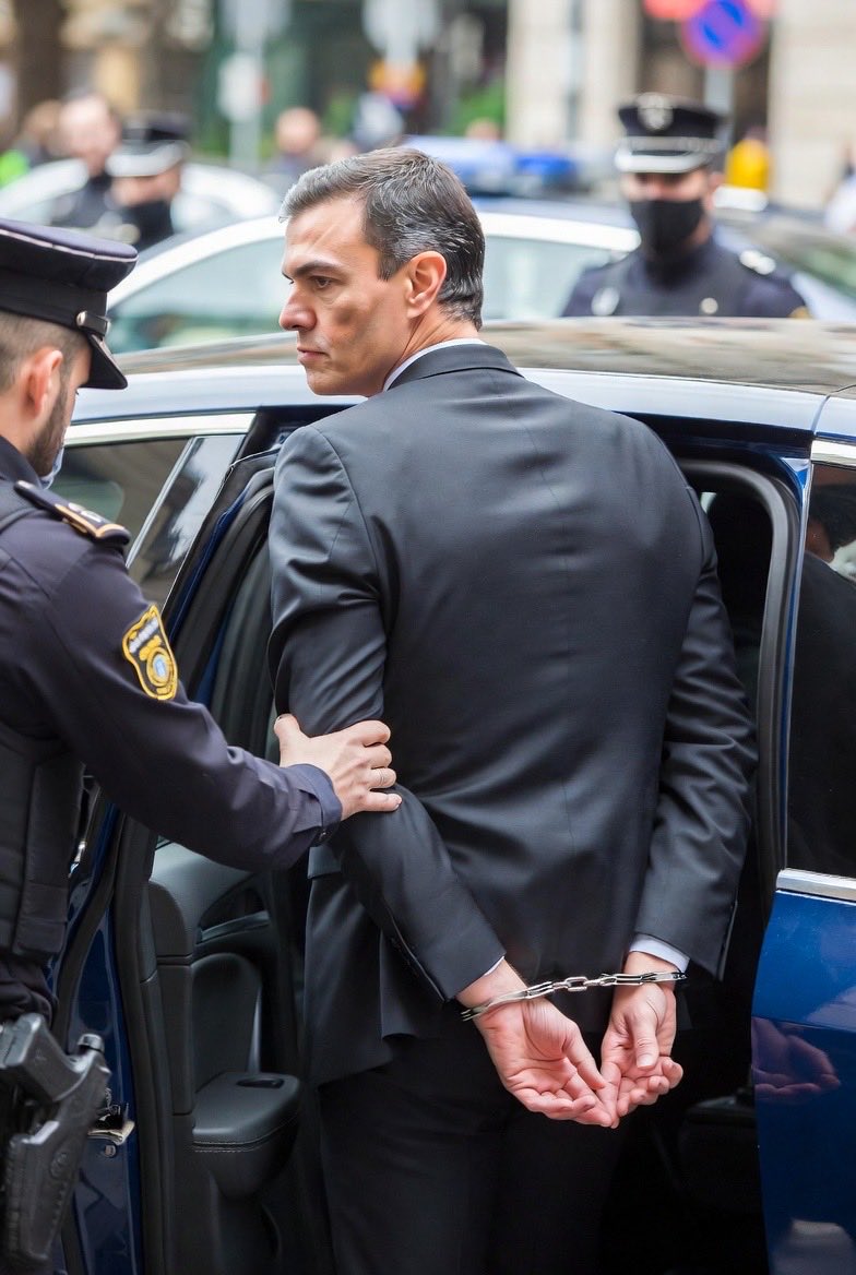 Mientras la peña se desangra currando por cuatro duros, tú abres la puta puerta de atrás y dices; "pasad, pasad, q hay España para todos... menos para los de aquí, claro".
Esto no es gobernar, es dar por culo al país y luego pedirle q de las gracias.
¡Vete a la mierda ya joputa!