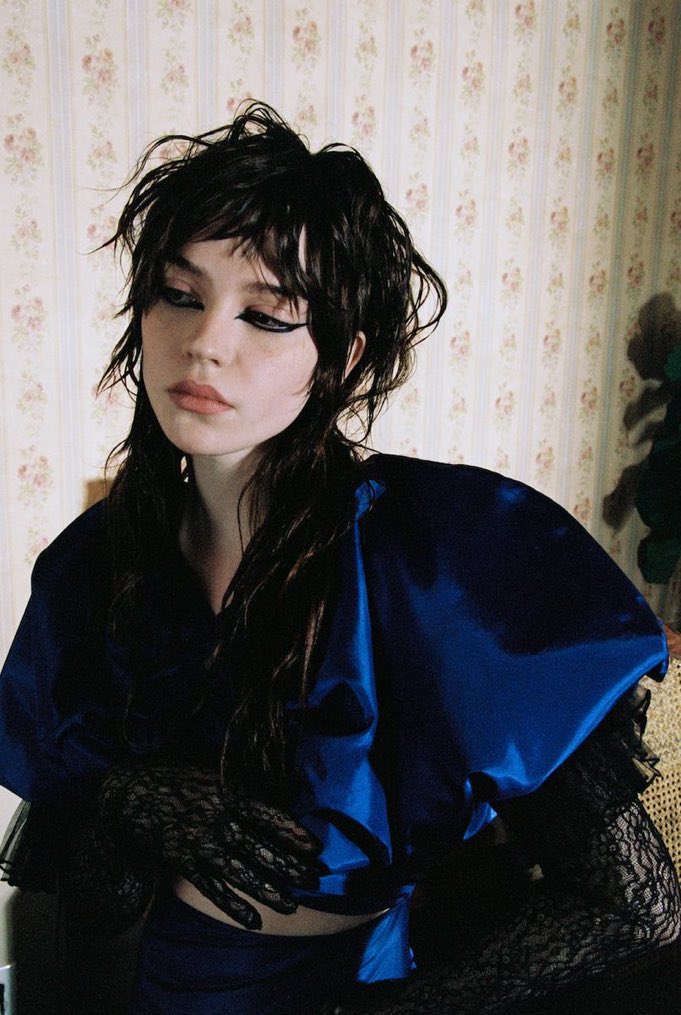 sophie thatcher files tweet media