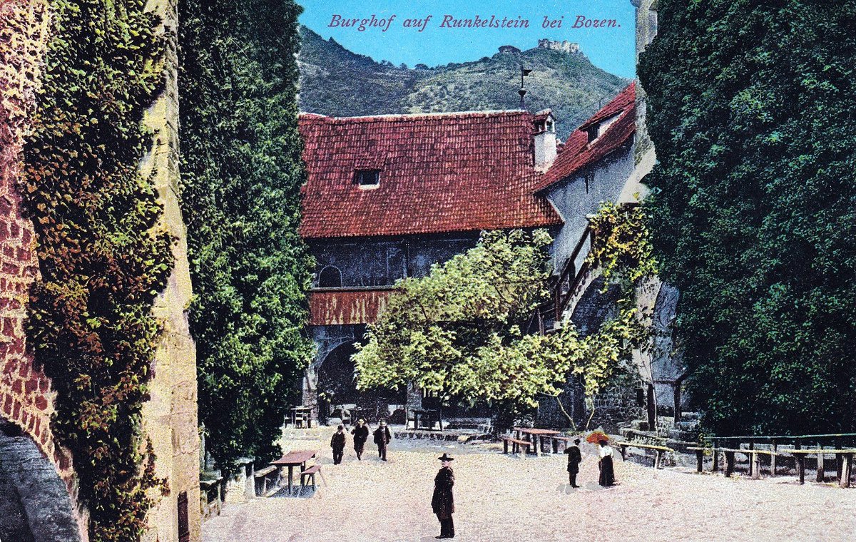 Ritter, Liebe, Jagd: Runkelstein zeigt das Mittelalter so lebendig wie kaum ein Ort....Weitere Fotos und die spannende Geschichte: südtirol-erleben.net/burg_runkelste…   #südtirol #alteansichtskarte #runkelstein